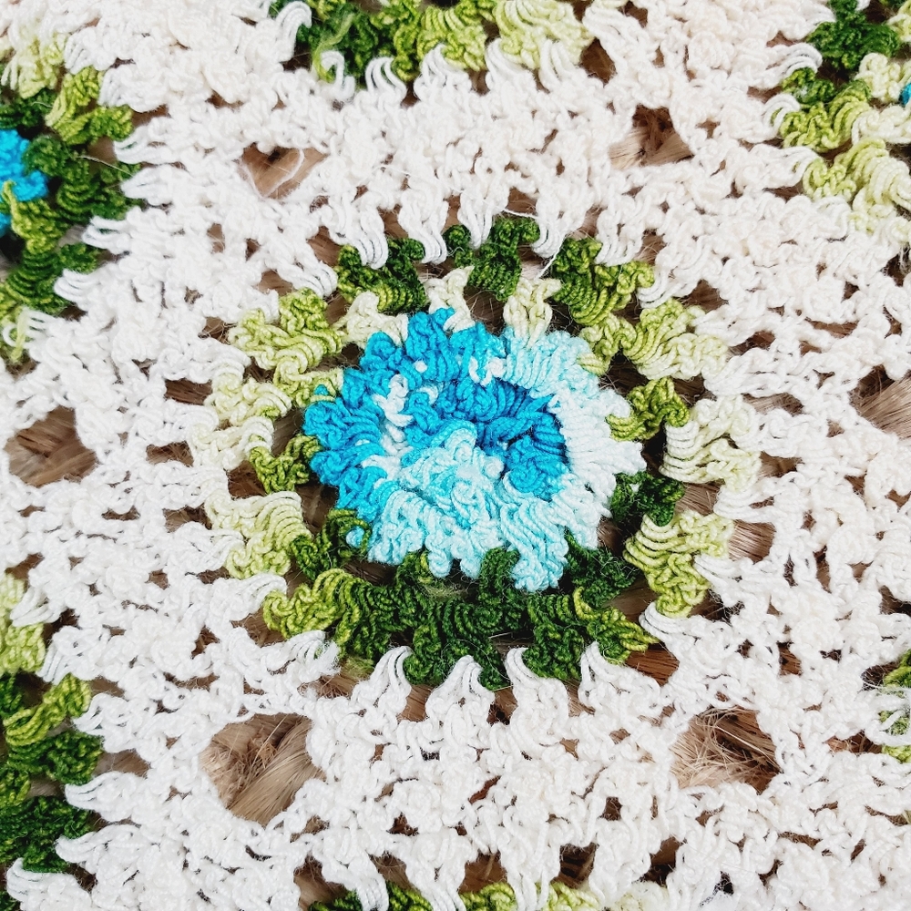 Vintage vtg Handmade white blue green doily - Picture 7 of 11